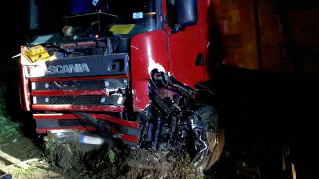 K vážné dopravní nehodě museli vyjíždět hasiči v pondělí ráno k obci Sebranice na Blanensku. Jeden z řidičů srážku nepřežil.