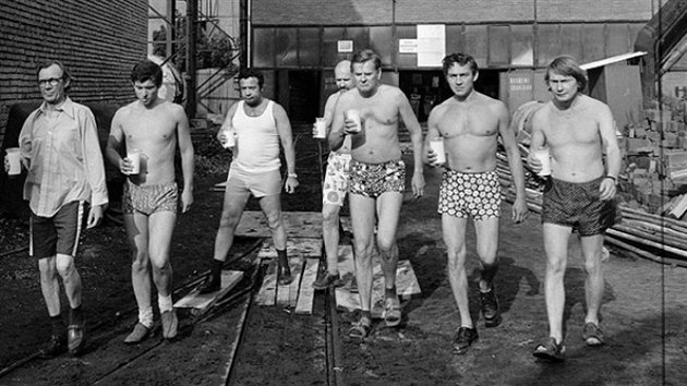 Josef Kemr, Ivan Vyskoil, Vladimr Menk, Petr Nron, Jan Skopeek, Ji Krampol a Josef Dvok ve filmu Parta hic (1976)