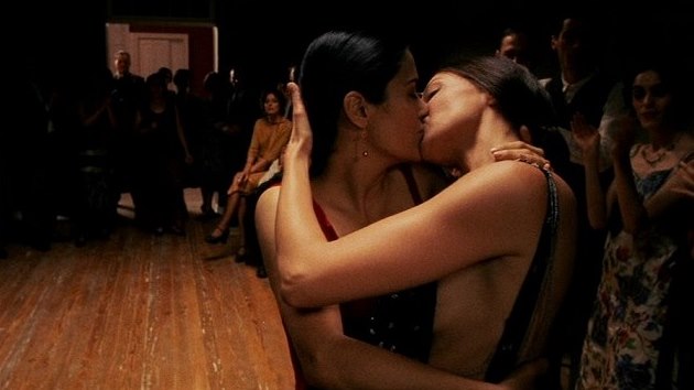 Salma Hayekov a Ashley Juddov ve filmu Frida (2002)