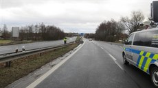 Dopravní nehoda se stala na �ty�proudé silnici mezi Chebem a Franti�kovými...