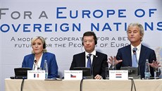 Na tiskové konferenci evropských protiimigračních stran vystoupili Marine Le...