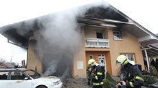 Ve Stříteži u Jihlavy v pondělí ráno hořel rodinný dům a vedle stojící...