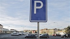 Nov otevené bezplatné parkovit u autobusového nádraí v Plzni.