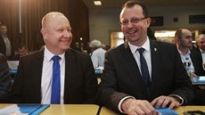 KONKURENTI Kandidáti na pedsedu fotbalové asociace Petr Fousek (vlevo) a...