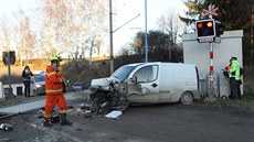 V Dolní Cerekvi se srazil osobní vůz s rychlíkem. Hrozivě vypadající nehoda se...