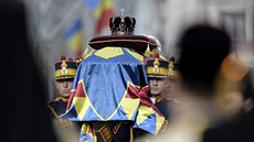 Tisíce lidí se rozloučily s posledním rumunským králem Michalem I. v Bukurešti....
