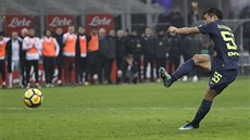Juto Nagatomo poslal Inter Milán p�es t�etiligové Pordenone a� v penaltách.