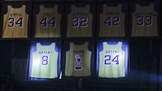 LA Lakers vyřadili čísla 8 a 24, která během dvaceti let v klubu nosil Kobe...