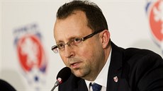 Nový předseda Fotbalové asociace České republiky Martin Malík hovoří na tiskové...