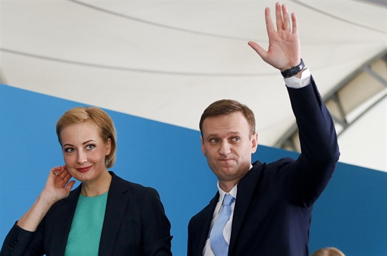 Lídr ruské opozice Alexej Navalnyj a jeho ena Yulia  na mítinku na jeho...