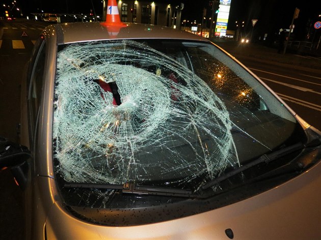 Auto ízené estasedmdesátiletým muem krátce po nehod.