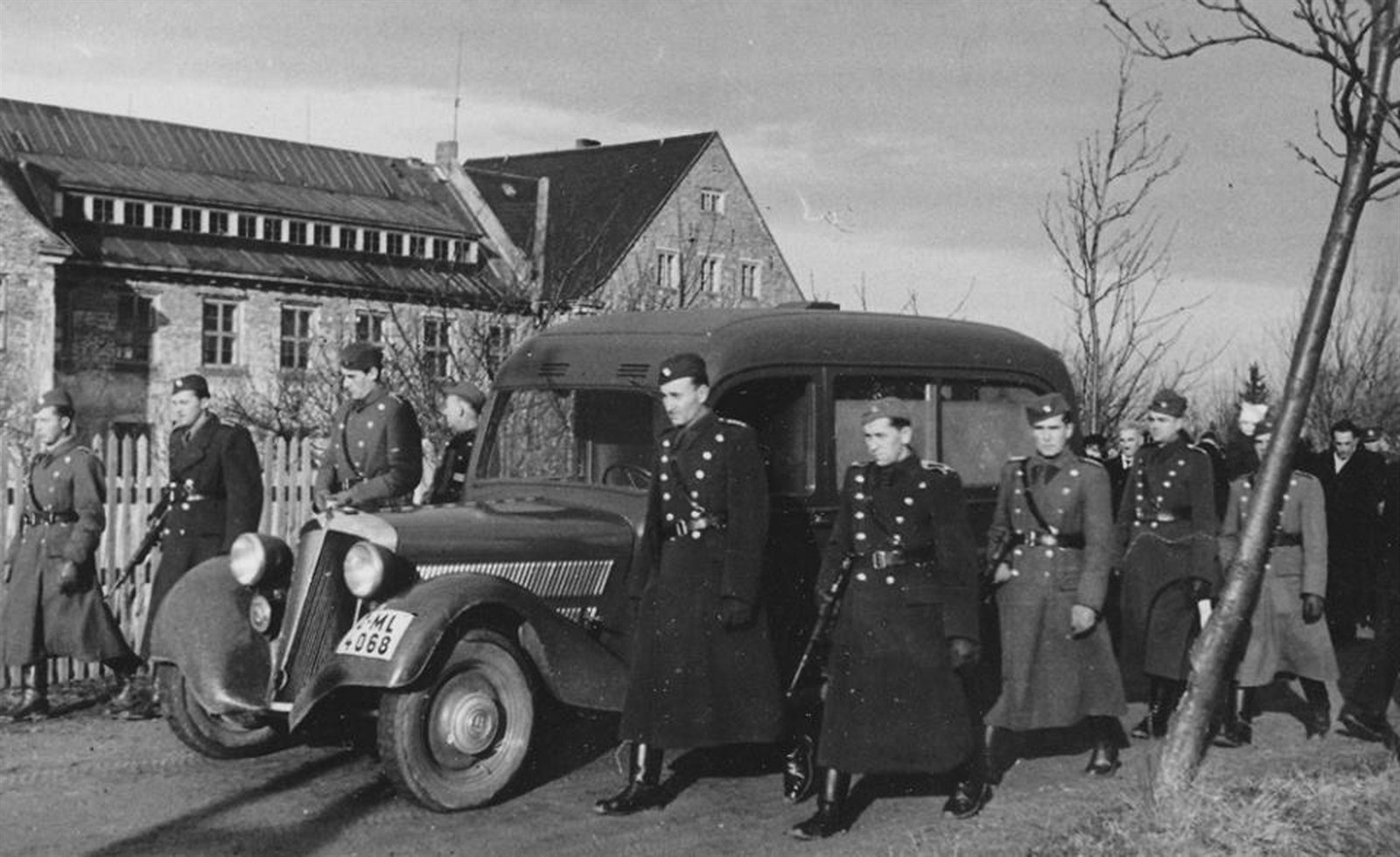 Z pohřbu Václava Mareše a Josefa Dleska v lednu 1948