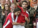 Fotbalisté Arsenalu Cesc Fabregas a Tomá Rosický (vlevo).