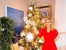 Hereka Reese Whiterspoonová ustrojila stromek do tón zlaté, které doplnila...