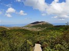 Výhled na Azuma-Kofudi z turistické trasy na Higashi-Azuma