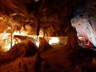 Krápníková výzdoba v jeskyni Abukuma