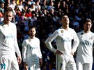 ZKLAMÁNÍ. Fotbalisté Realu Madrid bhem El Clásika, které na domácím hiti...