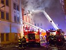 Při rozsáhlém požáru bývalé textilky Karnoly v Krnově zasahovalo osmnáct...