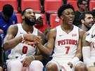 Andre Drummond (vlevo) a Stanley Johnson jsou spokojeni s hrou Detroitu.