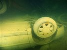 Auta pod vodou na Velké Vápence v Lahoti.