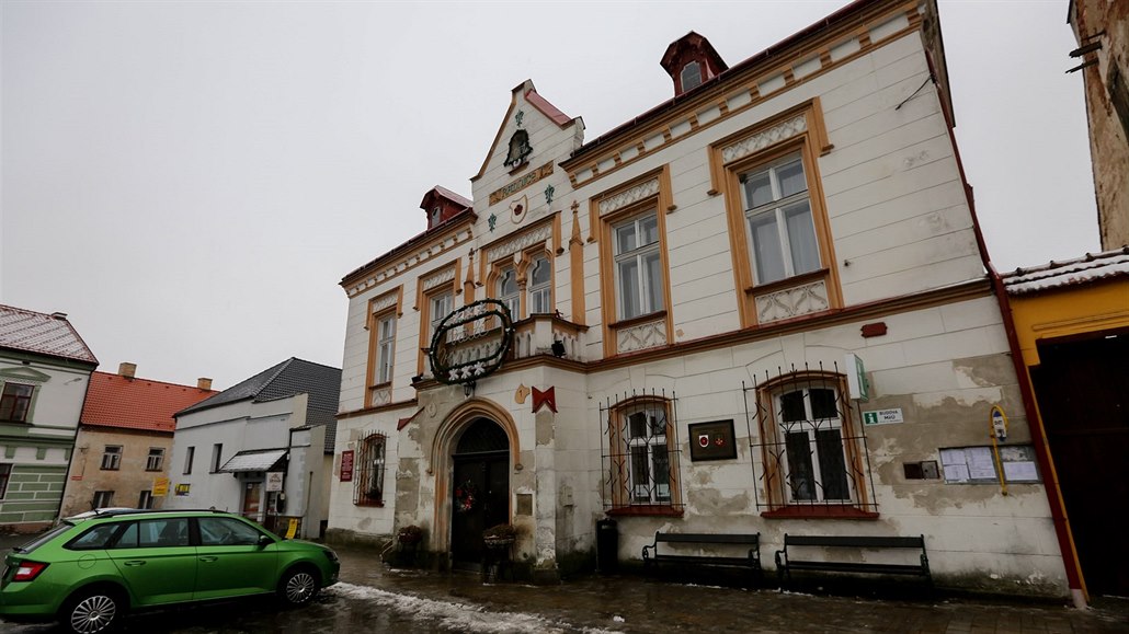 Muže, který útočil sekerou, mohou pustit z léčení. Žalobce podal stížnost