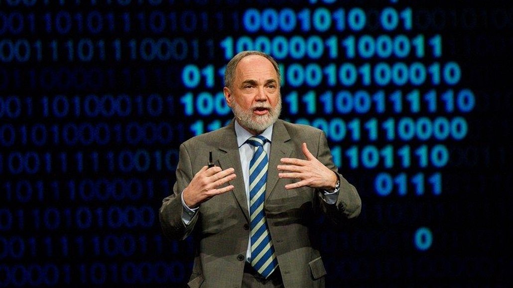 Technický �editel spole�nosti Fujitsu, Dr. Joseph Reger