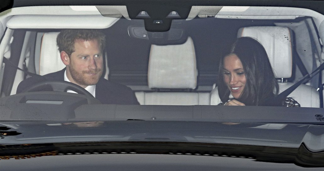 Princ Harry a Meghan Markle p�ijeli na váno�ní ob�d ke královn� (Londýn, 20....