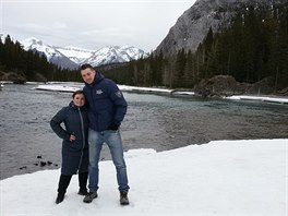 Na ledov ke u eky Bow River v blzkosti jejch vodopd v horskm stedisku...