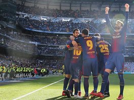 Fotbalist� Barcelony slav� t�et� g�l na h�i�ti Realu Madrid.