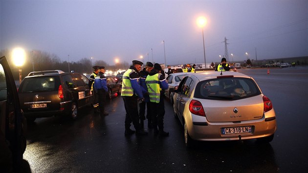 Chamant, severn do Pae. Akce francouzsk policie zamen na odhalen ileglnch migrant (21. prosince 2017)