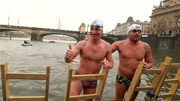 Z�vodu se z��astnilo 369 plavc�.