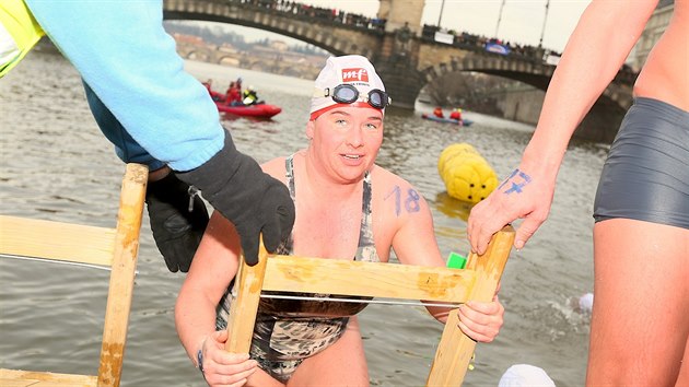 Z n�kter�ch sn�mk� je patrn�, jak� byla ��astn�k�m zima.