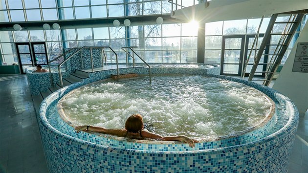 Mezi nohama zachytila cizí ruku. Za osahávání ve vířivce dostal muž podmínku