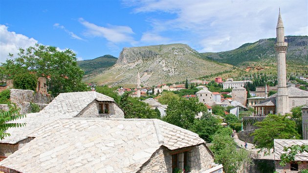 Hercegovský Mostar. Plocha předválečné občiny (zhruba náš okres, resp. miniokres) je nyní de facto roztrojena.
