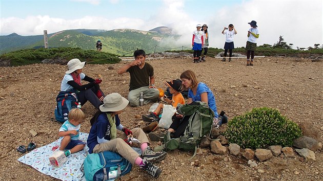 Pohodový piknik na vrcholu Higashi-Azuma