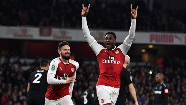 GL PRO ROSU? Danny Welbeck oslavil vstelenou branku v Ligovm pohru proti West Hamu jako Tom Rosick. Den nato jeho bval esk spoluhr oznmil definitivn konec.