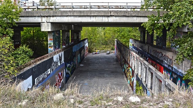 Slep tunel je pln nostalgickch otouskch graffiti. Kdy toti neme posprejovat metro, alespo nasprejuj obrzek metra.