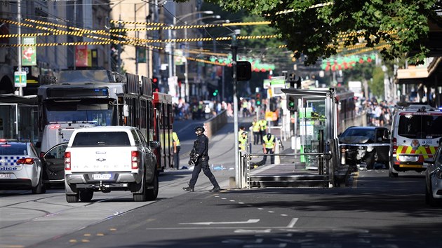 Flinders Street v australskm Melbourne, kde idi ternnho vozu vjel do davu lid. (21. prosince 2017)