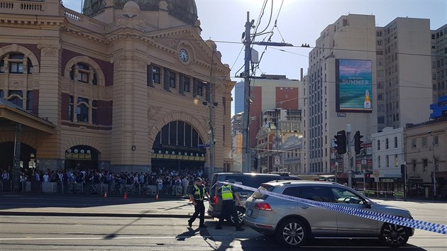 Flinders Street v australskm Melbourne, kde vjel idi ternnho vozu do davu lid. (21. prosince 2017)
