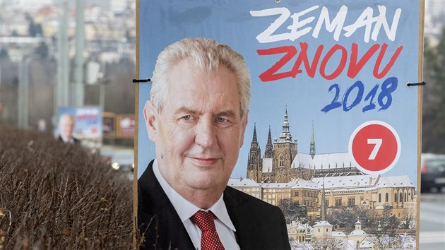 Znovuzvolení prezidenta Miloe Zemana propagují po Praze nové plakáty. Tento je...