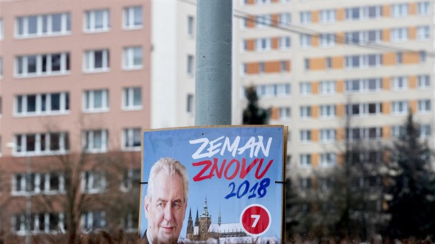 Znovuzvolení prezidenta Miloše Zemana propagují po Praze nové plakáty. Tento je k vidění na sídlišti Lhotka (29.12.2017).