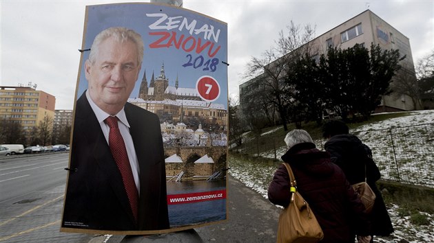 Znovuzvolen prezidenta Miloe Zemana propaguj po Praze nov plakty. Tento je k vidn na sdliti Lhotka (29.12.2017).
