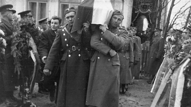 Z pohbu Vclava Maree a Josefa Dleska v lednu 1948