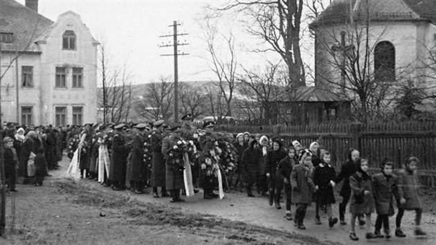 Z pohbu Vclava Maree a Josefa Dleska v lednu 1948