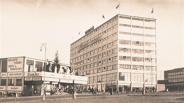 Desetietov Obchodn dm byl oficiln prvnm zlnskm mrakodrapem, podle nvrhu Frantika Lydie Gahury jej postavili v roce 1931.