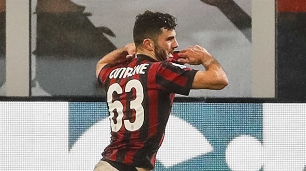 Patrick Cutrone z AC Mil�n se raduje z g�lu.