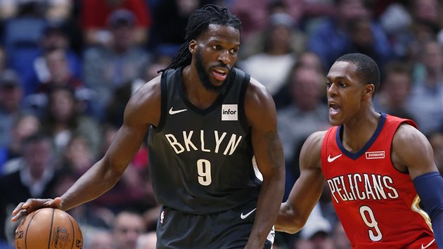 DeMarre Carroll (vlevo) z Brooklynu to kolem Rajona Ronda a New Orleans.