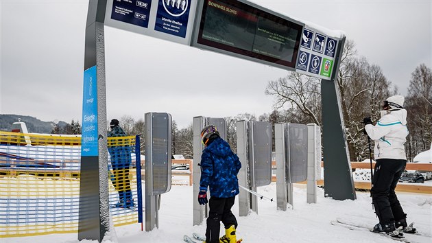 Skicentrum Detn v Orlickch horch spustilo novou tysedakovou lanovku (20.12.2017).