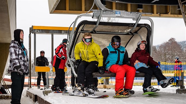 Skicentrum Detn v Orlickch horch spustilo novou tysedakovou lanovku (20.12.2017).