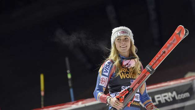 Americk lyaka Mikaela Shiffrinov v cli paralelnho slalomu v Courchevelu